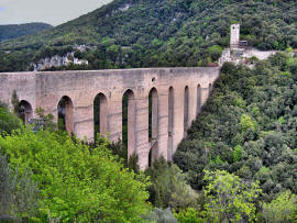 Aqueduct, Spoleto Ponte delle torri - tall 82m, 230m long.