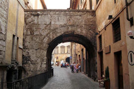 Сполето, римская арка Друза (23 г. до н. э.)